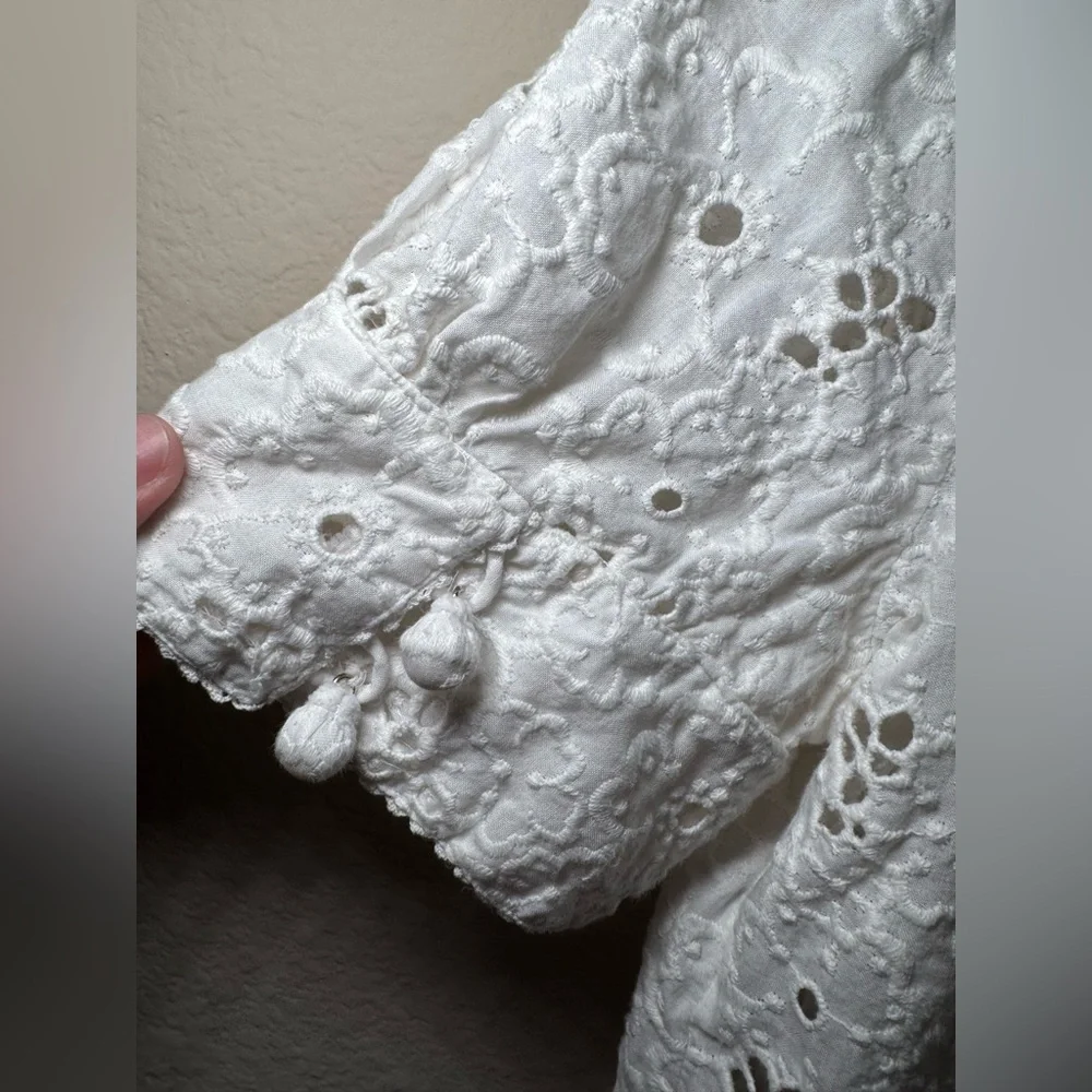 Juicy Couture Vintage white Medium Lace embroidered Short sleeve Blouse